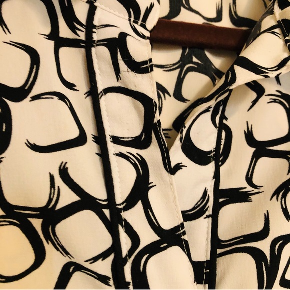 ✨LAST CHANCE✨ Grey and black patterned shirt - Picture 3 of 3